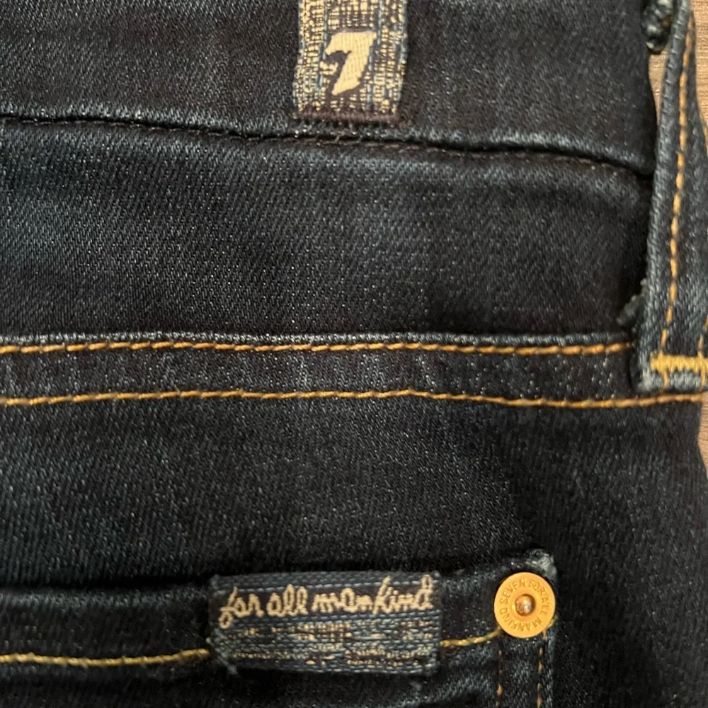 7 For all Mankind Women's Dark Wash Jeans ‘The Skinny Bootcut’ Size 32 - Picture 5 of 11